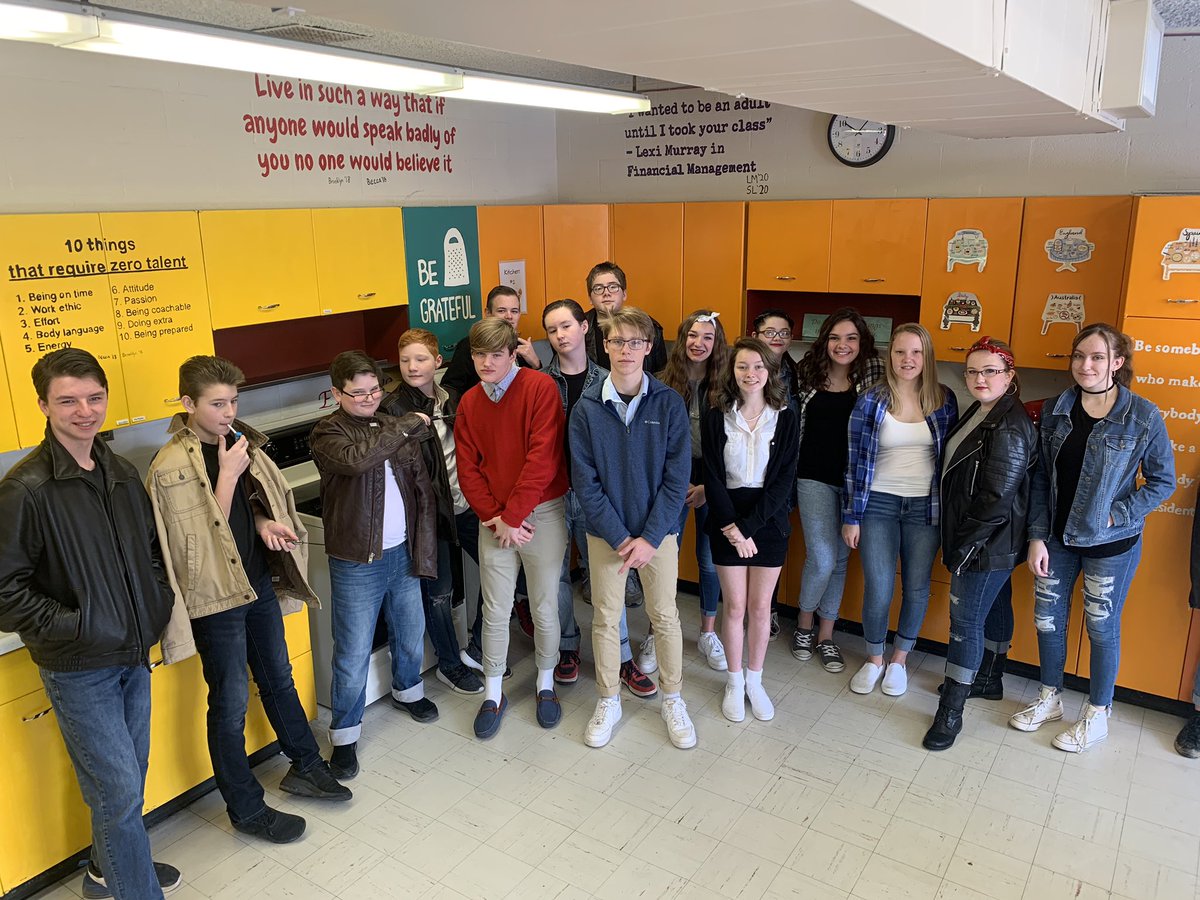 RiceDear's tweet photo. 8th Graders “Outsiders Day” @FMSPanthers1 #ForFairbanks https://t.co/K0hvGLpU4A