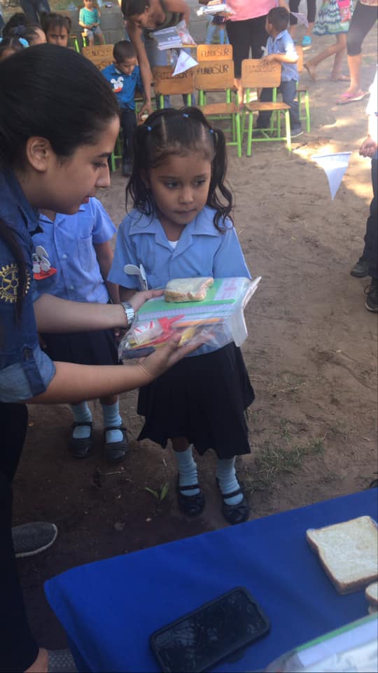 RTCHonduras's tweet image. El pasado domingo 9 de febrero los socios del Club Rotaract Choluteca realizaron su actividad de donación de útiles escolares donde fueron a dos kinders, uno ubicado en Santa Lucía y otro en Sampile. 30 niños fueron beneficiados 

#rtccholuteca #rtchonduras #rotaryconectaelmundo