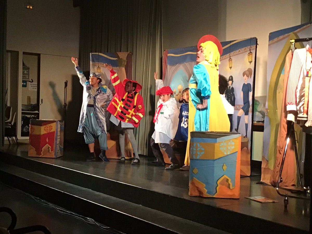 mercedaries's tweet photo. English Theatre!
2nd, 3rd and 4th Primary we are watching Aladdin
#englishweek #fsf2prim #fsf3prim #fsf4prim #englishtheatre #ipaproduction https://t.co/UiUtHpD4vc