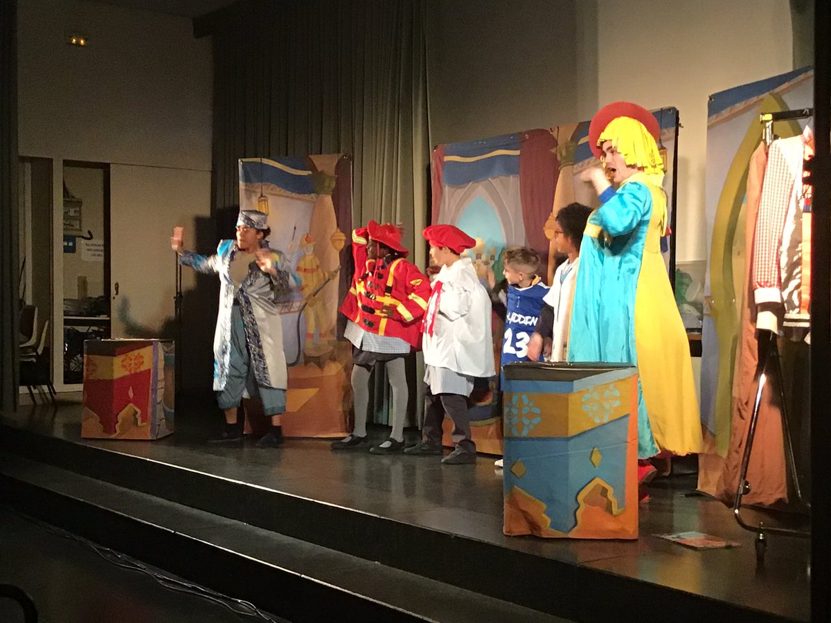 mercedaries's tweet photo. English Theatre!
2nd, 3rd and 4th Primary we are watching Aladdin
#englishweek #fsf2prim #fsf3prim #fsf4prim #englishtheatre #ipaproduction https://t.co/UiUtHpD4vc