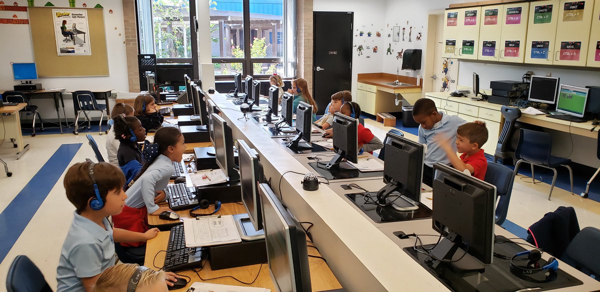 DianeParentela's tweet image. Researching animals and habitats for our Sway. #DLDaySDIRC  #SPARK_IT @IT_SDIRC @OsceolaMagnet