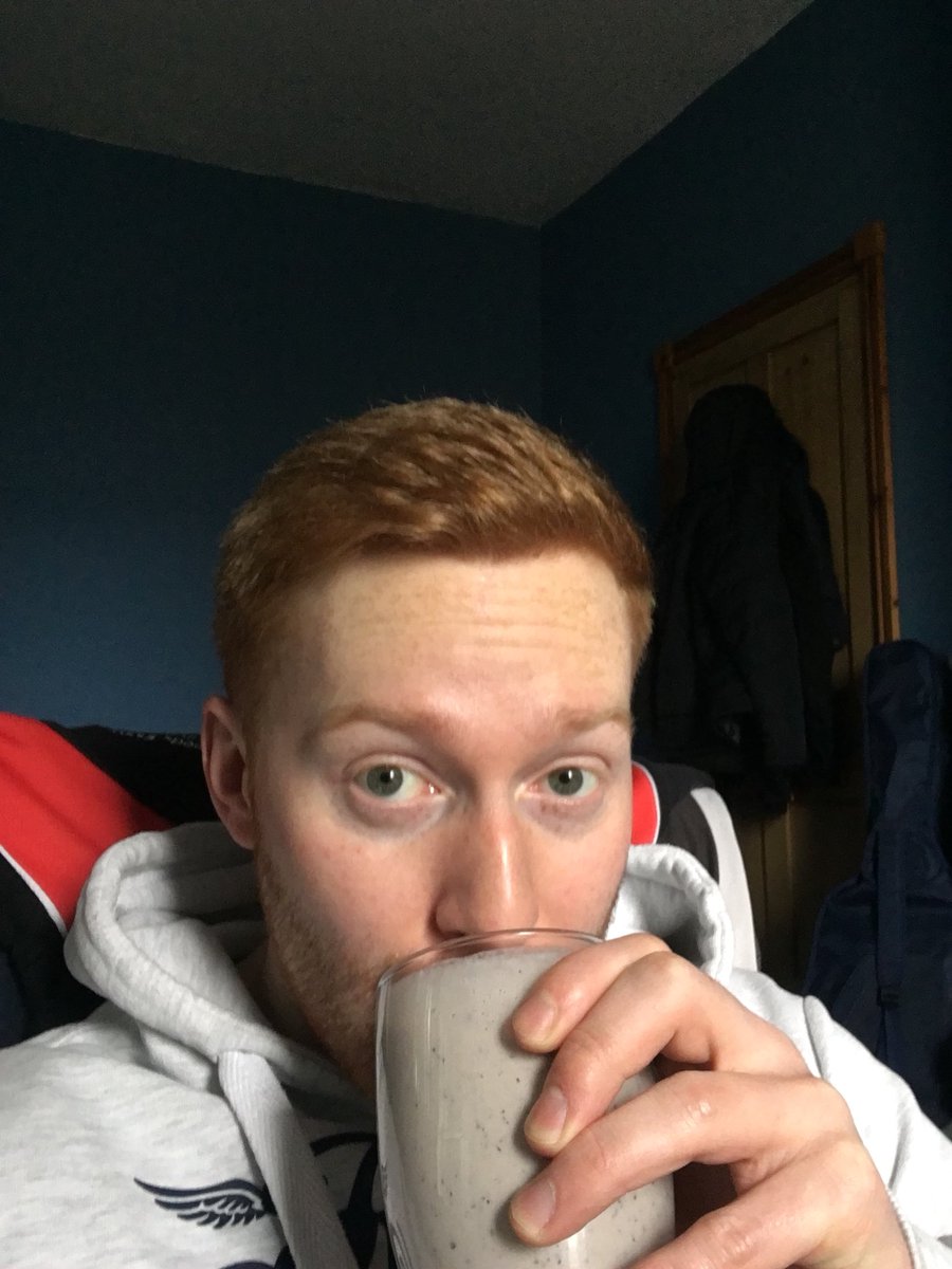 JordanSmoothies's tweet photo. Banana, blueberry, peanut butter made with vanilla protein and milk. A tasty 8 out of 10! #JordansSmoothieBarRating https://t.co/Xrx1ywCHoC