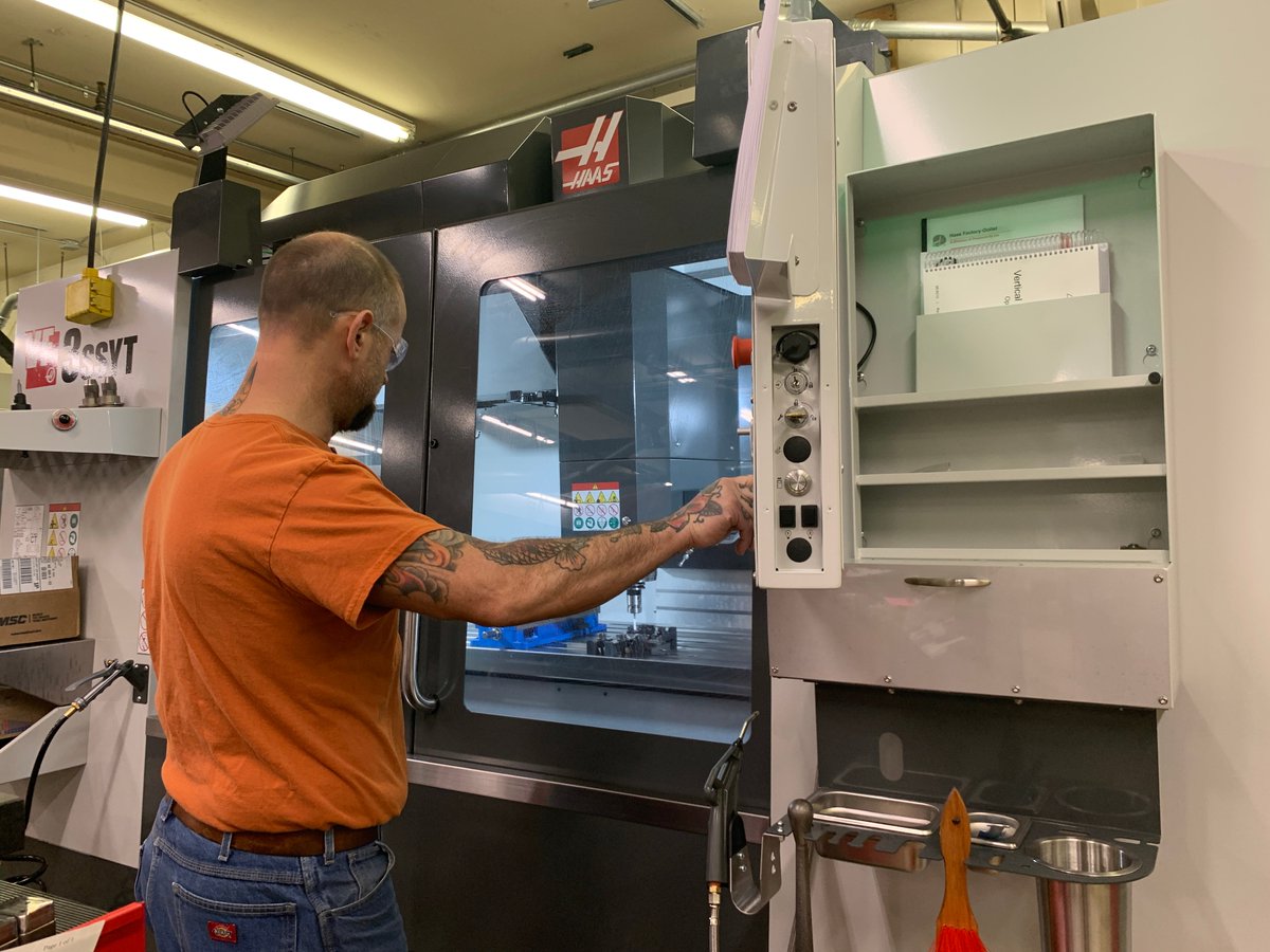 HTI_Plastics's tweet photo. We recently added a new Haas VF-3 to our in-house tool room. Read more about it >> https://t.co/H6XO2CaO9L
#HTIPlastics #Injectionmolding #plasticmanufacturing #CNCMachining #plasticengineering https://t.co/eMa3UJSjme