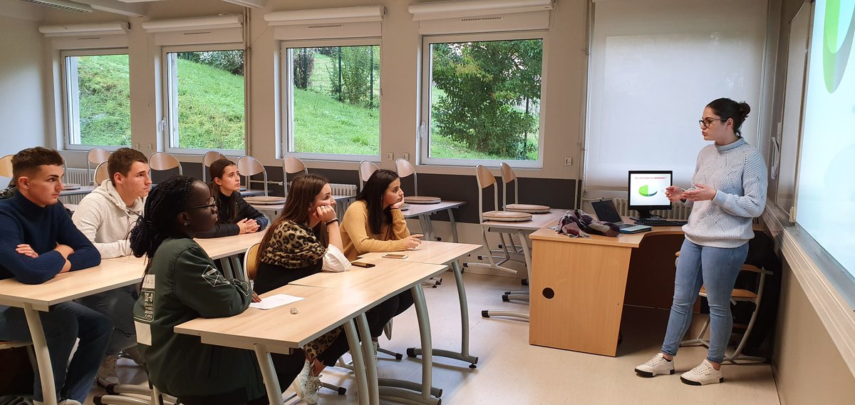 BaylacSylvie's tweet photo. Premier forum des anciens élèves du lycée Pardailhan #Parcoursup #parcours
De beaux moments d'échange avec les élèves de terminale : vie étudiante, organisation des formations ...
Félicitations à Mme AVezac pour cette organisation ! https://t.co/K6x00HU12f