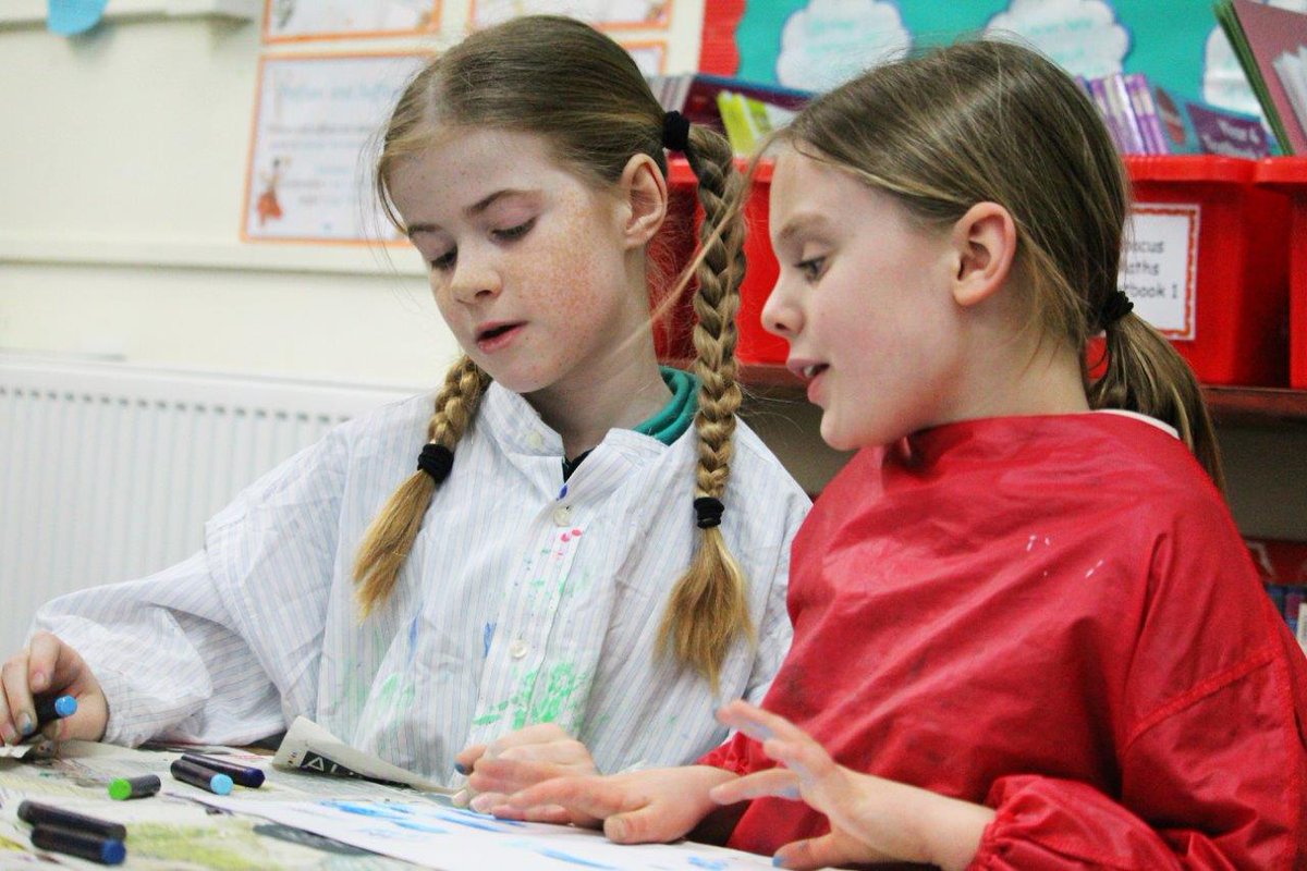 TruroHigh's tweet photo. Our Prep 3 and 4 artists have been busy preparing for pirantide merry-making this week with a masterclass alongside professional artist, Sue Loydell #StPiransDay #learningfromapro #masterclass https://t.co/DflMvv1q6c