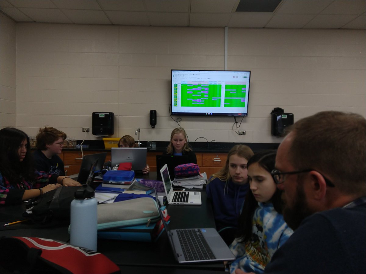 ProfKyleMack's tweet image. Mr. Preston is using a project tracker with conditional formatting in Google Sheets to allow his @NagelNighthawks learners to report their progress and request intervention and support in real time while having agency over pace. #NagelBeTheChange