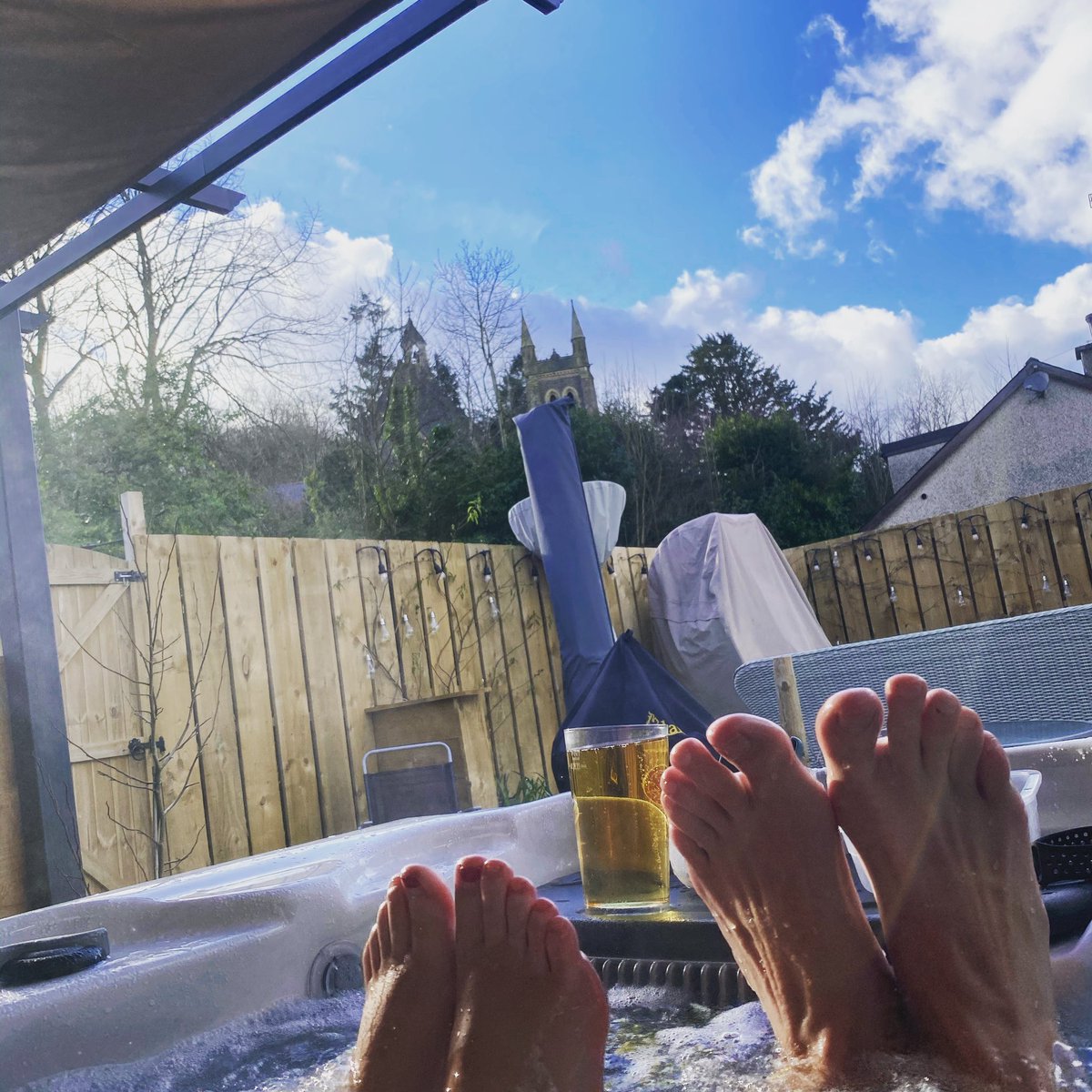 D088ER's tweet photo. Chilling out on a Thursday afternoon. #lovelife no 9-5 here!! https://t.co/46PF7uLhUD