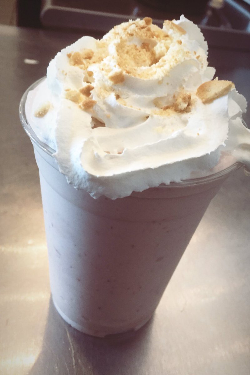 la_burger's tweet photo. It’s National 🍓Day...so you def 
need our 🍓shake!
#LABurger #Dallasbestburgers #FortWorthbestburgers #nationalstrawberryday https://t.co/Qw9c0pht3b