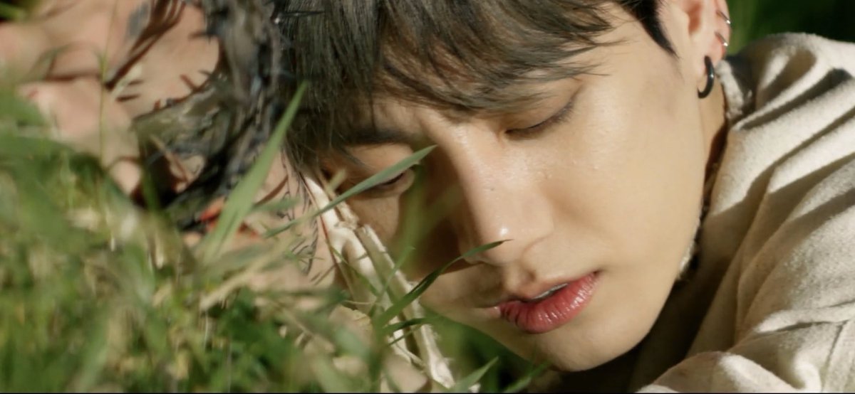 qgoogie's tweet photo. natural jungkook bare jungkook is the best jungkook he looks way too beautiful it really hurts https://t.co/uGfmroO4lR
