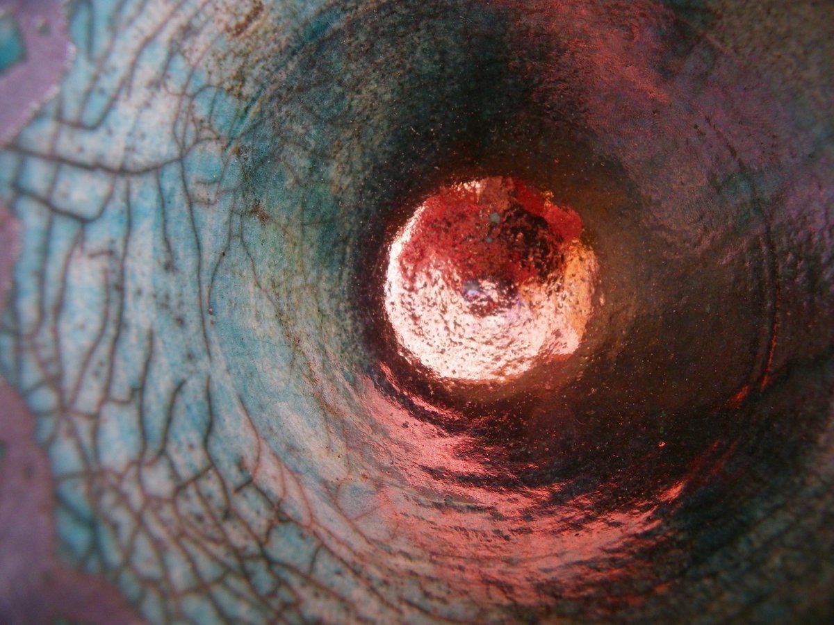 CLeeCeramics's tweet photo. Raku pottery firing experience 5.7.20 in beautiful Rotherham park, now taking bookings on Eventbrite. No experience needed. Blank pot + all materials provided. Take work-of-art home same day. Crackles, random metallic effects. Great gift. Booking/ info at https://t.co/VKpuiiWcB5 https://t.co/IpcNlUXxe5