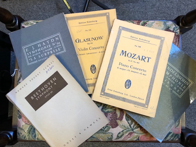 TheFullOctave's tweet photo. We've had a very kind donation of miniature scores to our pre-loved music section. It's getting rather full on the shelves now so please do come and have a search through and find something new to learn! 🎶 #freemusic #reuse #preloved #music #Cumbria https://t.co/sEWj6hW4W1