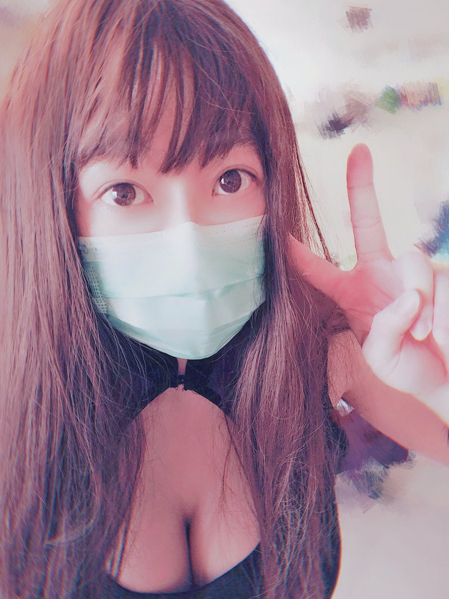 這樣的日子什麼時候才會完
戴口罩戴得一臉面油
很難受哦。😷 https://t.co/LSQePlHKyP