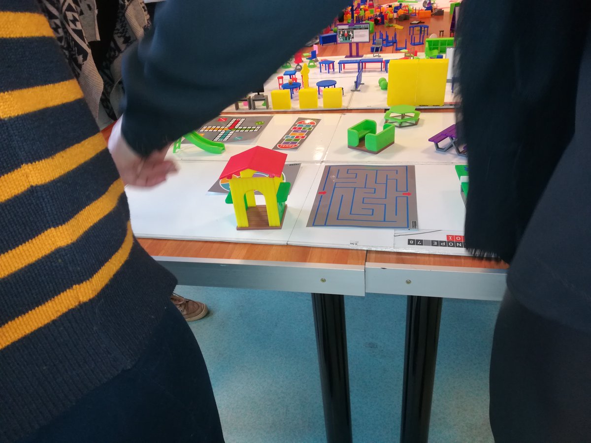 canope_78's tweet photo. Les PE de plusieurs circonscriptions des @Les_Yvelines #DSDEN78 @acversailles @EducationFrance de la formation Classe flexible 1er degré de @ticeStger ont pu tester l'atelier (Ré)aménagement des espaces scolaires animé par @franckfab @Marlene_B78 #reflexioncollective #creativite https://t.co/HLrlk3PALT