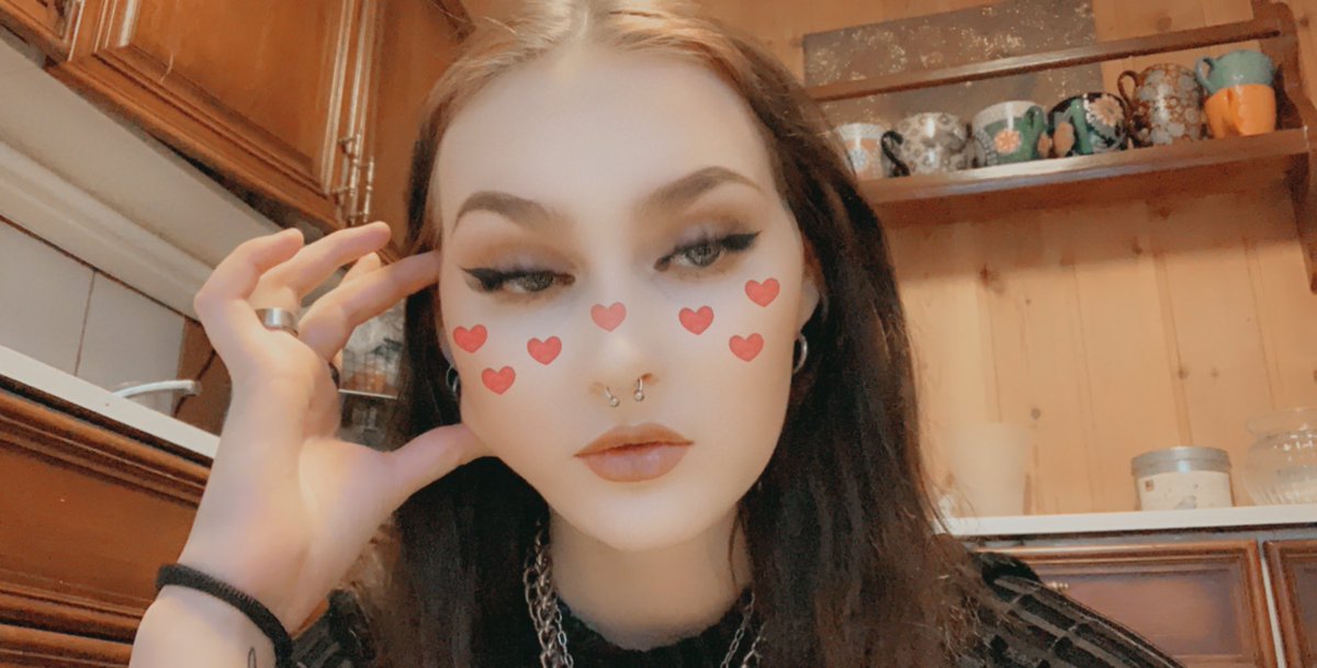 ddeadcat's tweet photo. me sitting on the kitchen floor not being able to take a decent picture๐ #sogay #plsdateme https://t.co/EtOKbaVjf5