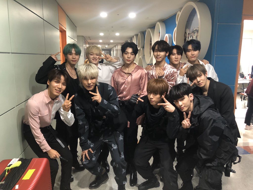 xenex_official's tweet photo. XENEX &amp; SPECTRUM finally got to meet together at MBC!
XENEX - UHyung &amp; Bon, SPECTRUM - DongGyu They were all once together as trainee before and they finally got reunited at "SHOW CHAMPION" :) https://t.co/0dZ4NtvScK