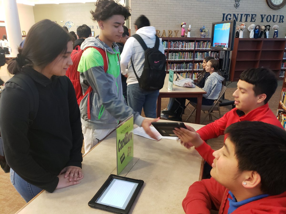 Station Spotlight: Who needs a bulky stack of flash cards when students can use Cardflow? Ravens are learning about this app which allows for creating flash cards to study, take notes, and keep them all organized in one convenient place! #HCISDDLDAY20 #DLDay #ExperienceHCISD