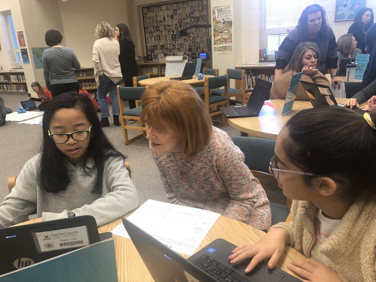 FeckoTech's tweet image. A few of my students did a great job sharing their digital portfolios so far. They explained how they show and reflect on the Portrait of a Graduate skills in the process! @PoplarTreeES #fcpsaap #fcpsPoG