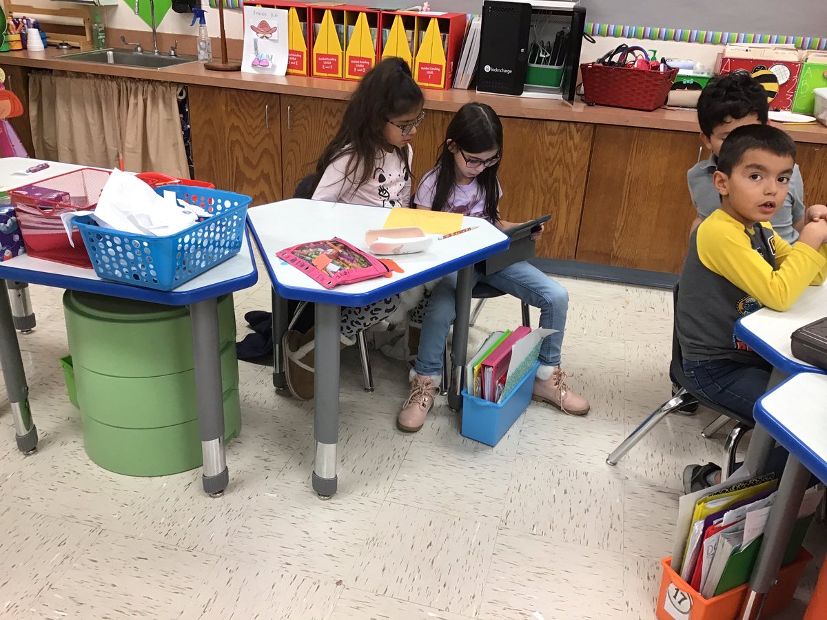 ReneeVa33369749's tweet photo. First grade escape room Cath the leprechaun #harlingencisddlday20 #DLday2020 #RodriguezElem @DrRodriguezElem https://t.co/hBWAxX4sFZ