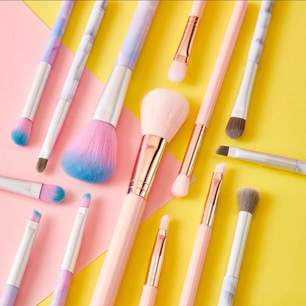 Outlets_Barstow's tweet image. Natural or glam, @claires has the brushes you need. @Outlets_Barstow #WorldFamousOutlets