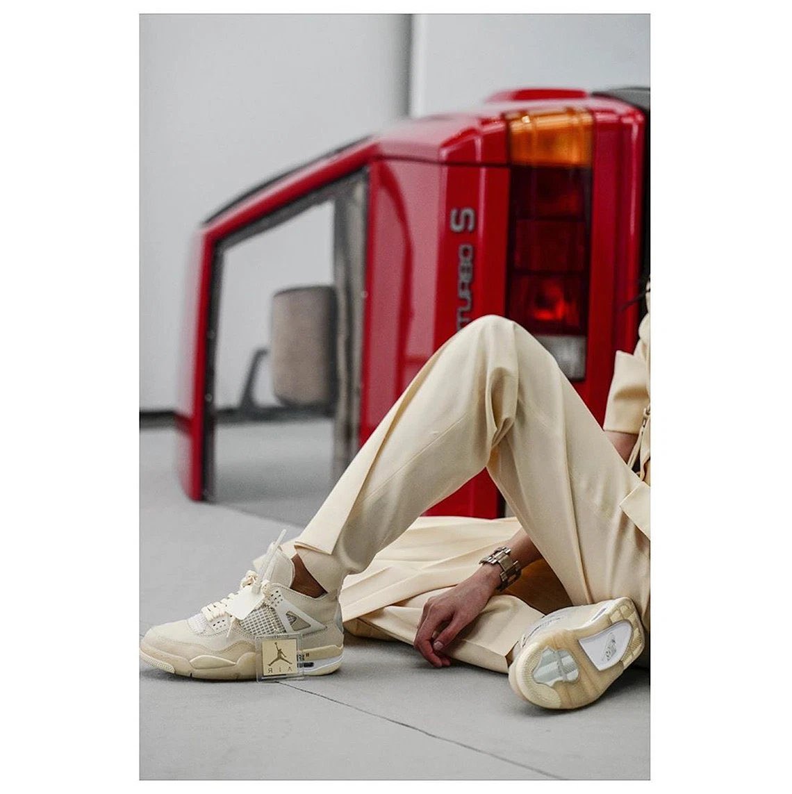 CaminoTV's tweet photo. RUMEURS :

AIR JORDAN 4 x OFF WHITE DISPONIBLE CET ÉTÉ 🥶

(mais quelle douceur..) https://t.co/pxxl9VgcxM
