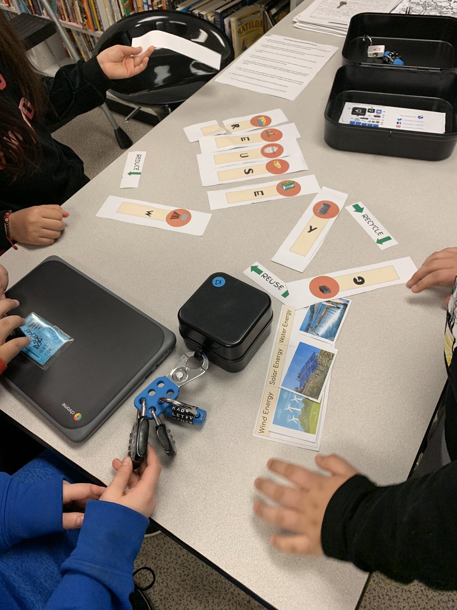 D300Digital's tweet photo. 4th graders at Eastview used #collaboration and #problemsolving to #breakout during their @breakoutEDU about renewable resources! #DLDay #eastviewexcellence @APascoEdTech @larson_desi https://t.co/DJLV7C74wV