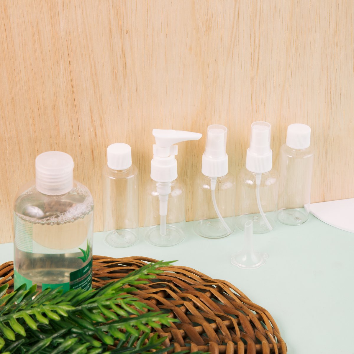 MinisoBrasil's tweet photo. Quem nunca sentiu a necessidade de carregar o perfume mas ficou com medo de quebrar o frasco? Ou precisou carregar um hidratante mas faltou espaço para o pote todo? Aqui vai uma ótima solução!😘
#frascos #spray #pump #valvula #minisobrasil #miniso #kitviagem #viagem #kits https://t.co/1ytS5dd1dI