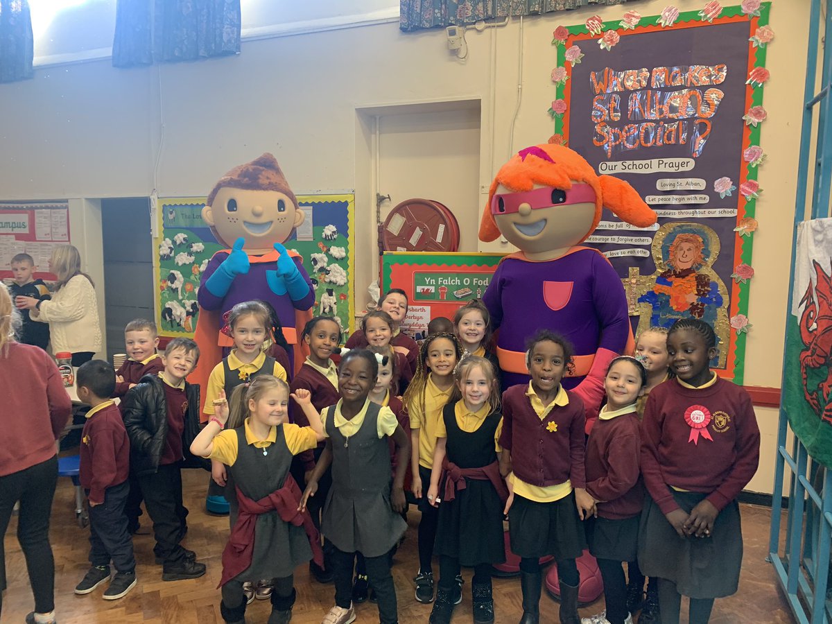 StAlbansSchool1's tweet photo. A wonderful surprise this afternoon! Diolch yn fawr Seren a Sbark for visiting! #SACPSFP #SACPSWELSH #SACPSFUN  #SACPSTV https://t.co/PbX6W5ULnI