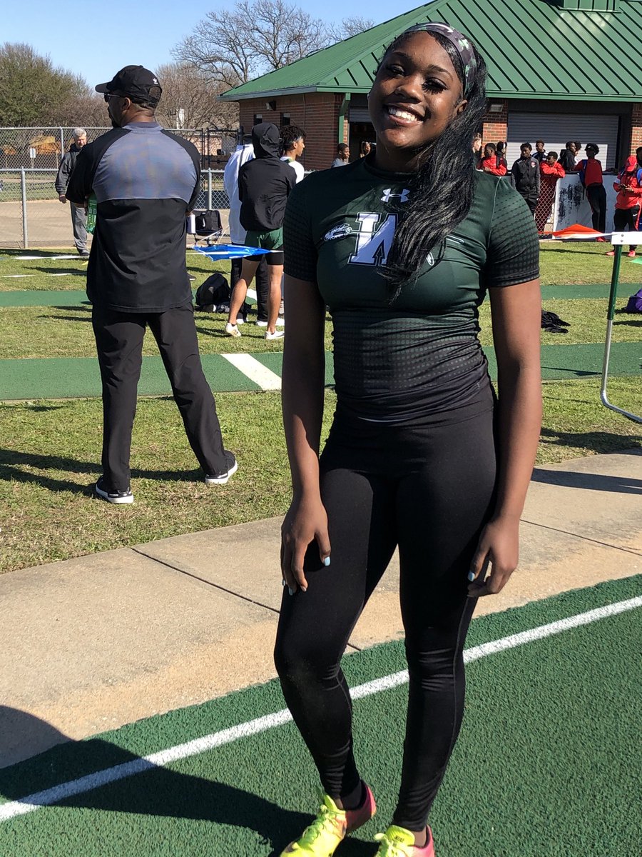 Jh’Kyah Head broke the school record in the long jump with a jump of 18’8 1/4. The previous record was set by Shakayla Hawkins in 1999.