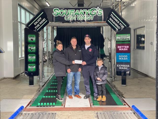 Ignite_Courage's tweet photo. Despite the cold weather on Valentine's day, #SqueakyGsCarWash held a successful fundraiser for Ignite the Courage! Thank you for the generous $250 donation!! https://t.co/EIBMYG35FU