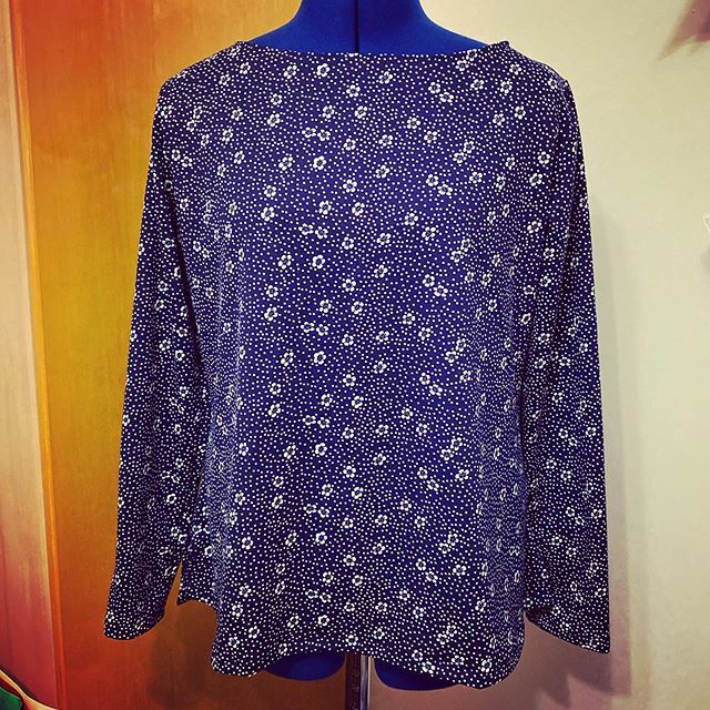 craftyguider's tweet photo. I’m back at the sewing machine! This is a #SewingCoco from @tillybuttons made in a gorgeous ponte from @minervadotcom and I absolutely love it. I graded the pattern slightly and it sewed up like a dream. I’ll be making more of these #finishitfebruary https://t.co/jlT3UsTIpU https://t.co/xWfYzionrA