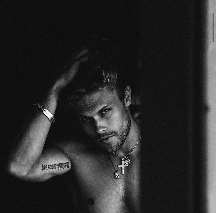 wakevpdcd's tweet image. ⠀⠀
╰━ ❛ 𝐁𝐋𝐔𝐄𝐒 𝐀𝐖𝐀𝐘;
            𝐈 𝐆𝐎𝐓 𝐓𝐖𝐎 𝐑𝐄𝐃 𝐏𝐈𝐋𝐋𝐒 
            𝐓𝐎 𝐓𝐀𝐊𝐄 𝐓𝐇𝐄 
            𝐁𝐋𝐔𝐄𝐒 𝐀𝐖𝐀𝐘. ❜
⠀⠀