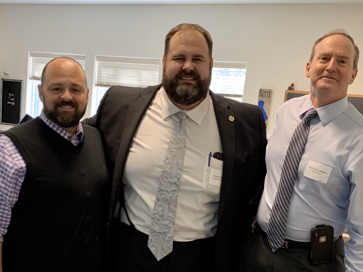 MrCarrOnTheWeb's tweet photo. Such a great day. Special thanks to Mike O’Brien (Chief of Police) and Mark Emmons (Dept. District Attorney) for speaking at career day. It was a great day! #chicoPD #butteCOE https://t.co/zmaVwK1mKS