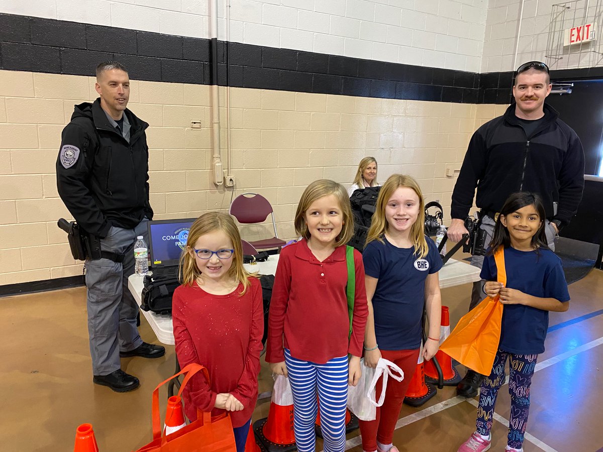 MPPDGregory's tweet image. Belle Hall Elementary had a great career day today! #mppd #chs ##CHSevents