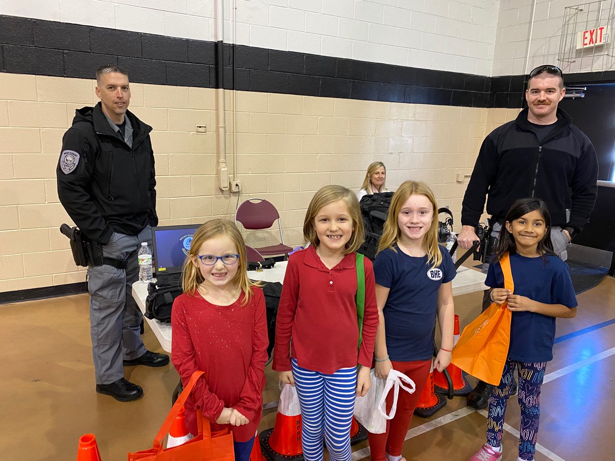 MPPDGregory's tweet image. Belle Hall Elementary had a great career day today! #mppd #chs ##CHSevents