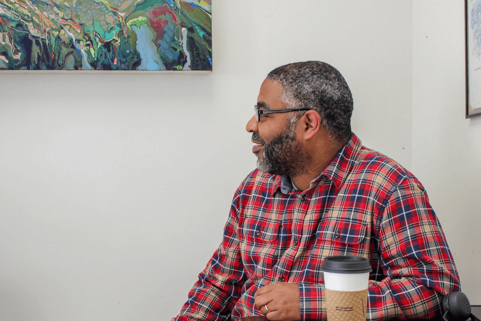 MemphisMirror's tweet photo. Veteran storyteller Sean Mosley still remembers the first time he told a story to a live audience at a Spillit event, an alternative theater group that encourages everyday people to tell their stories.

https://t.co/lE8SyvHRMf https://t.co/CkjASW9Xc2
