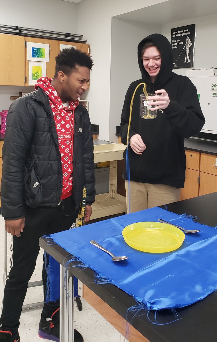 RotoliScience's tweet image. It's inertia day in Physics Insights! We're learning about Newton's First Law with lots of hands on activities! @VictorSeniorHS