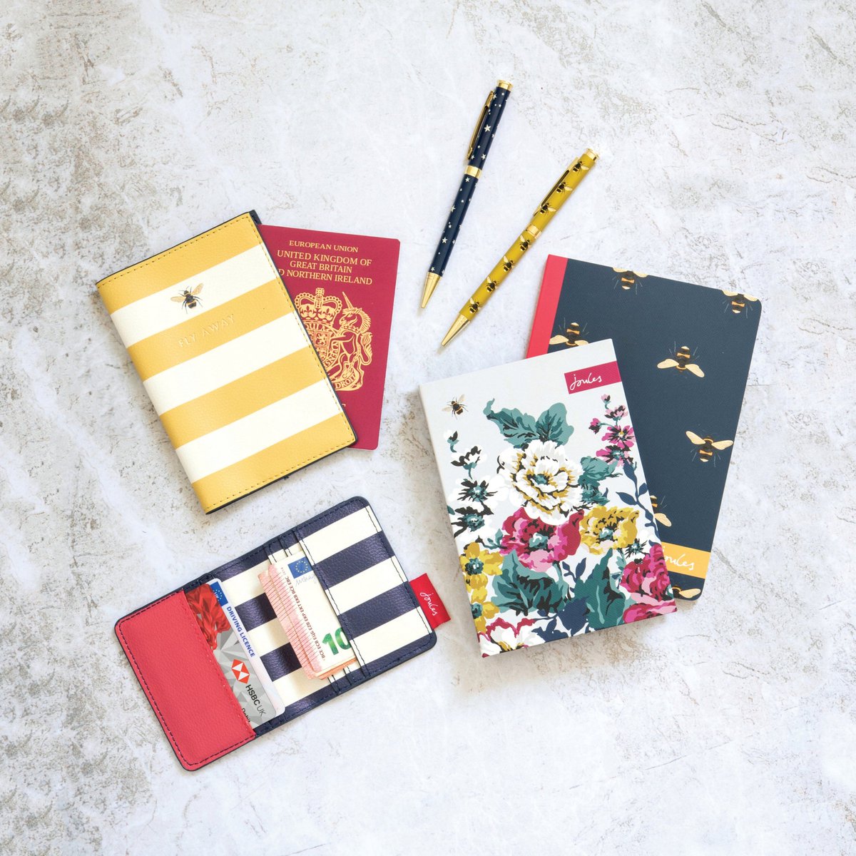Take your pick from our gorgeous Joules collections featuring indulgent gifts and fun accessories 🙌🏼💫
.
.
.
.
.
#porticodesigns #stationery #stationeryaddict #stationeryfinds #joules #joulesmakingmemories #deskgoals #goals #bees #bumblebee #stickynotes #getorganised