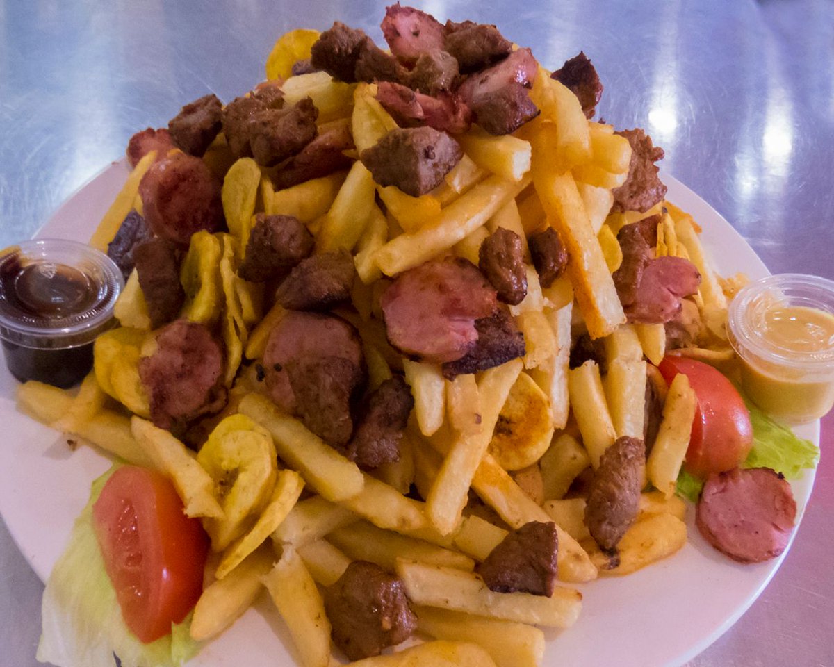 polloconestilo's tweet photo. Una picada mixta para este jueves con sabor a viernes 👌🏻🔝 #queestilo #elpolloconestilo @chickenfactorypty https://t.co/EEKRlGrobV