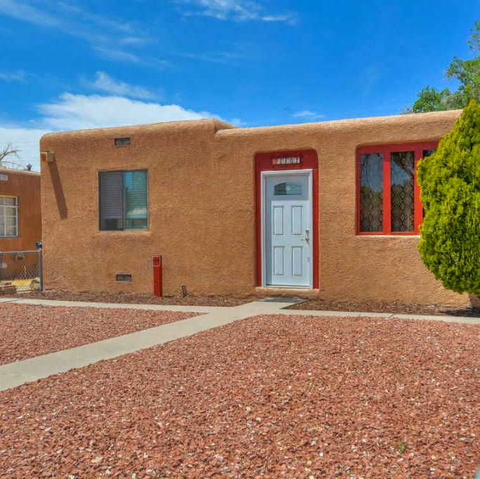 MaddoxMgmt's tweet photo. This charming Pueblo-style home offers the best of traditional living with modern amenities. Enjoy the beautiful, recently renovated kitchen that has a custom tile mosaic back splash, or relax in the enclosed sun room. 
#ForLease #ABQLiving

https://t.co/f9TBN2JaDr https://t.co/EKIh7rT9GS