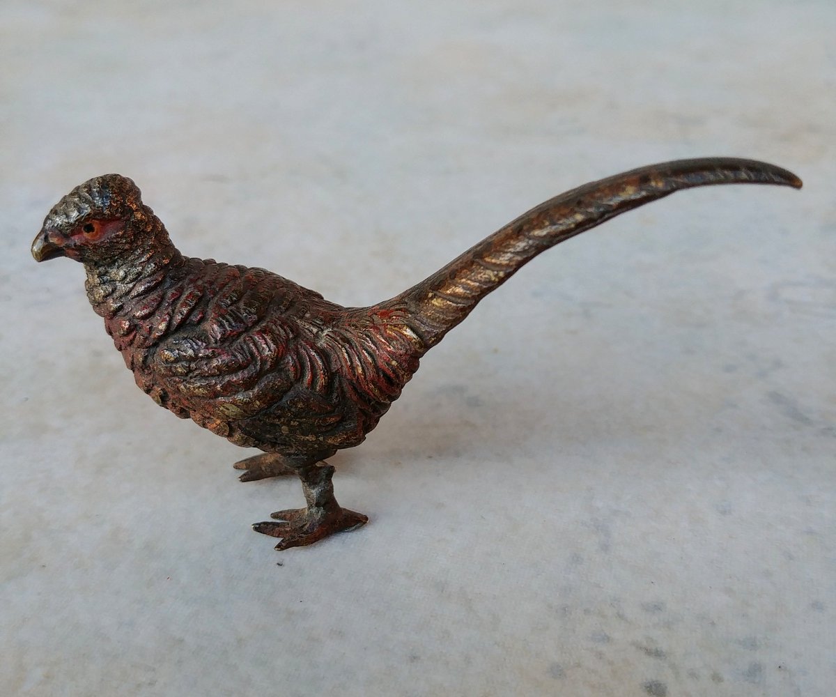 Small cold painted bronze chicken.
#freshstock