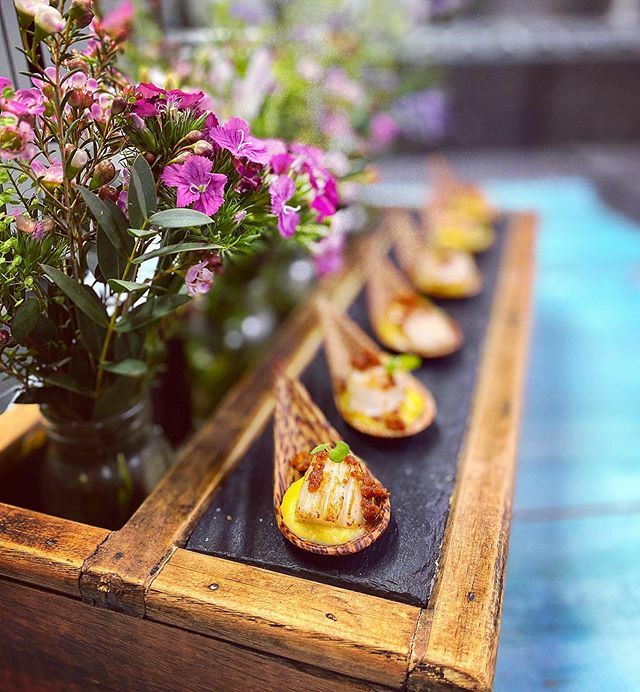 One of our most loved canapés; seared scallop, creamy sweet corn purée and chorizo crumbs. 🌽 Delicious! . . . . #canapé #canape #canapes #bespokecanapes #bespokecatering #londoncatering #luxurycanapes #londoncaterer #scallops #scallopcanape #instafoo… ift.tt/2wTSvVx