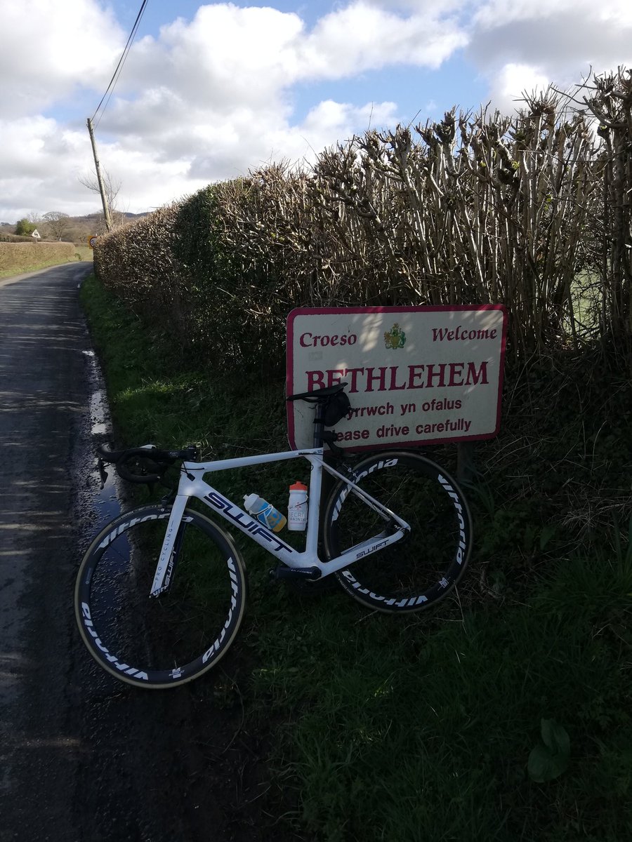 Found jesus 🙌
Mega weather for bikes. 
#shareyourswift <a href="/SwiftProCycling/">SwiftCarbon Pro Cycling 🚲</a>