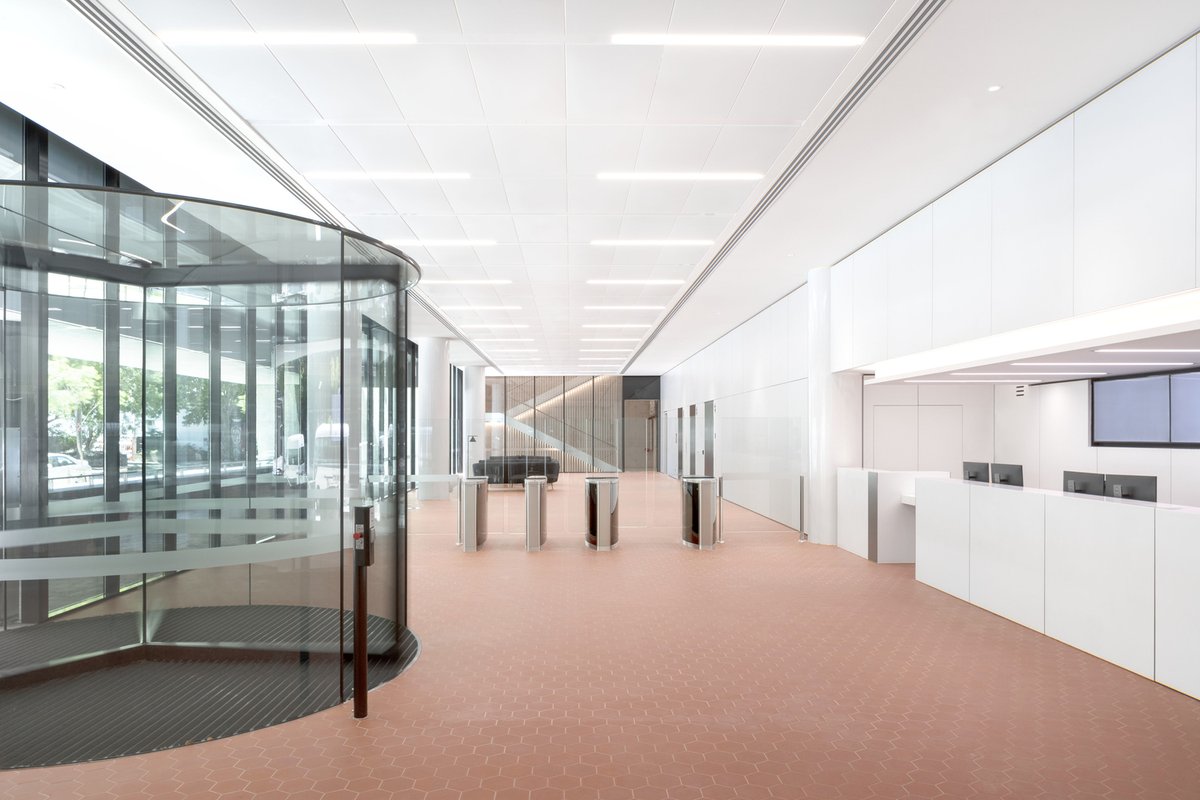 PierceRealty518's tweet photo. All-glass walls let natural light in to enhance the bright #interiors of this room. #archi  https://t.co/J1w4S9DJo0 https://t.co/URACRijEeB