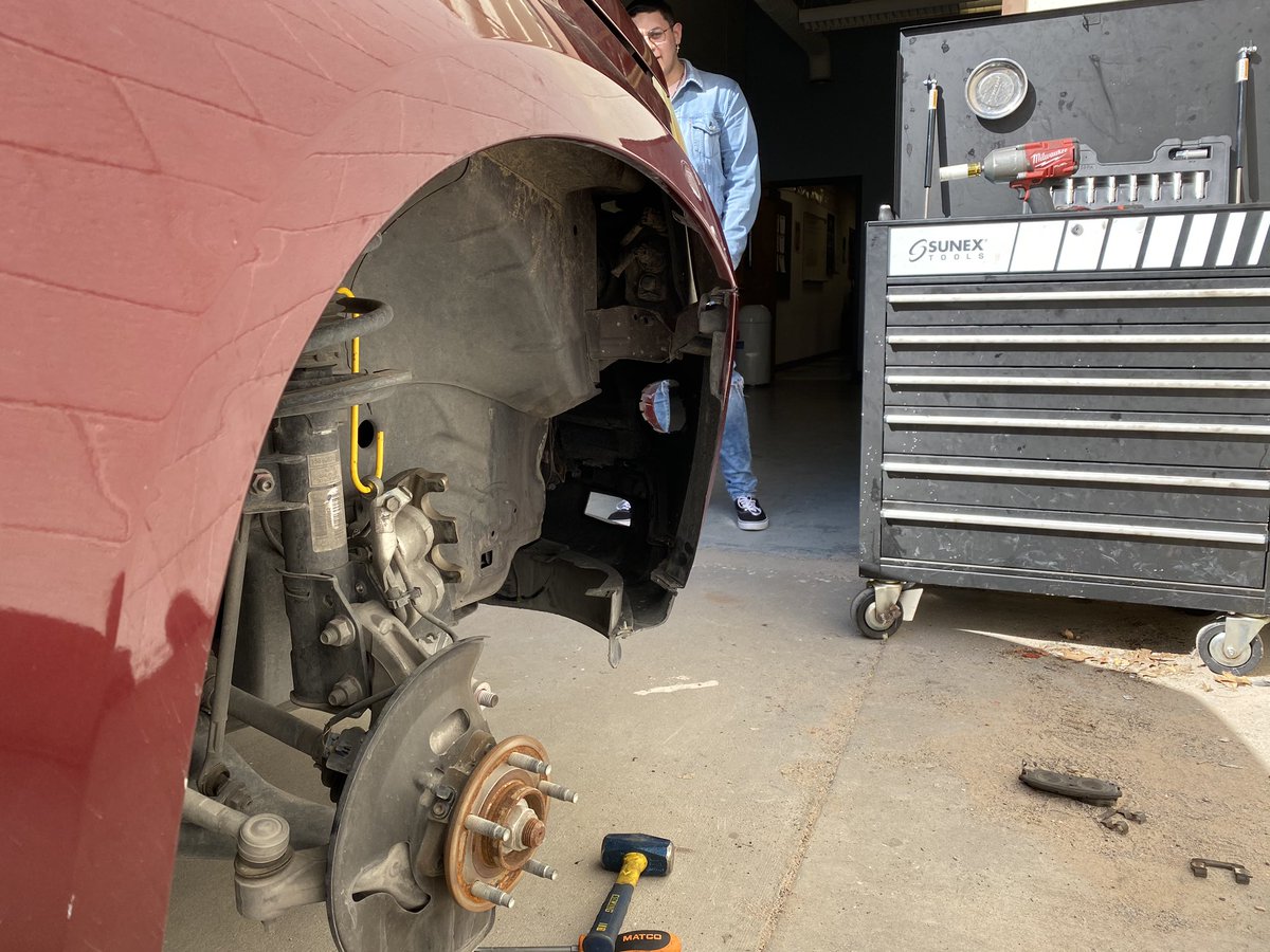 Early morning grind! #autotech performing a front and rear brake service on one of their teachers vehicles 🚗! #TeamSISD #shsbulldogstrong #sisd_cte #ganas #collegeandcareerready #cte #sisdcte #autotechtraining