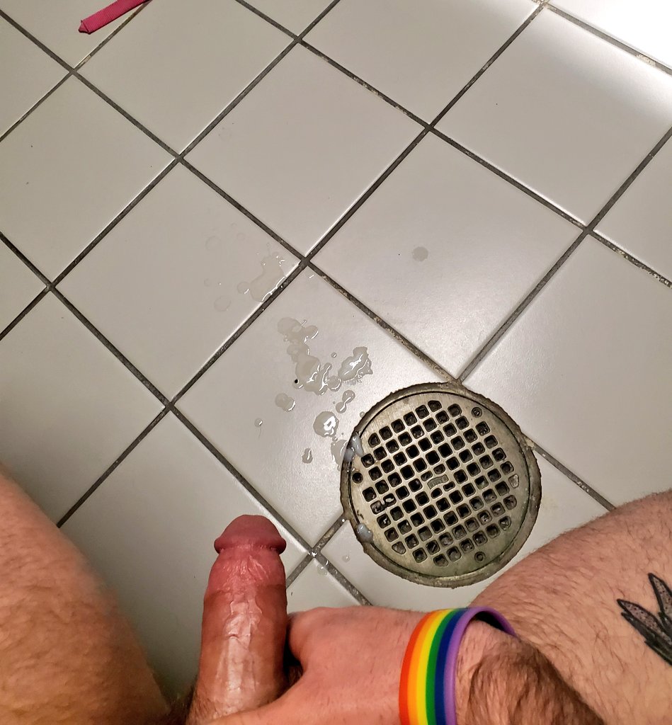 PrismaticPup's tweet photo. Now I am a proud and happy pupperz!!! (Yes, I always clean up after myself in the bathroom lol)
#cum #happypup #proudcummer https://t.co/EGncm8d5t1