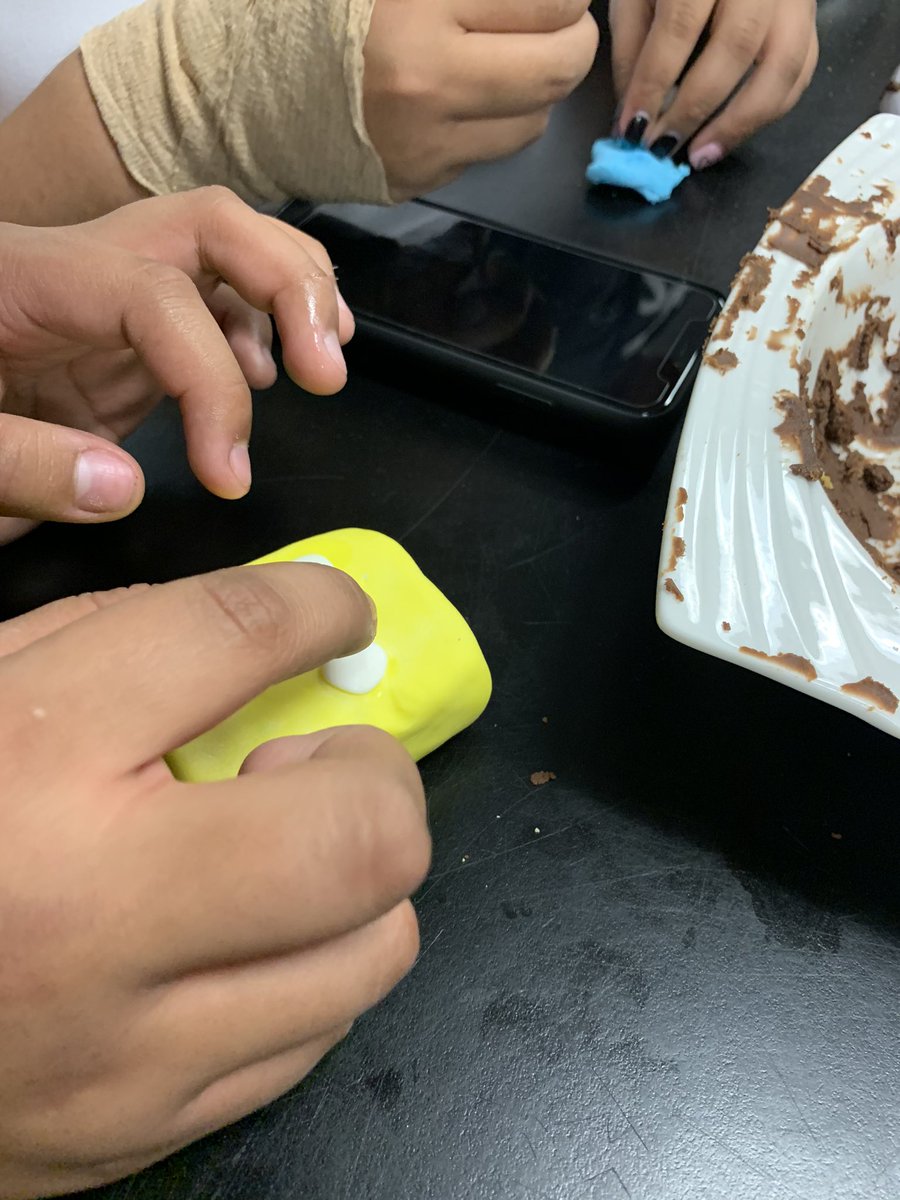 AltalagiD's tweet photo. My mentor Mr. McMahon had suggested that our students in cooking club are so talented why not up the anti have them design and decorate a cake for one of our fello students. How amazing are these cakes?!?! I’m so very proud. Cook on my little chefs!!! #cakes #birthday #cooking https://t.co/obmrf6PZSL