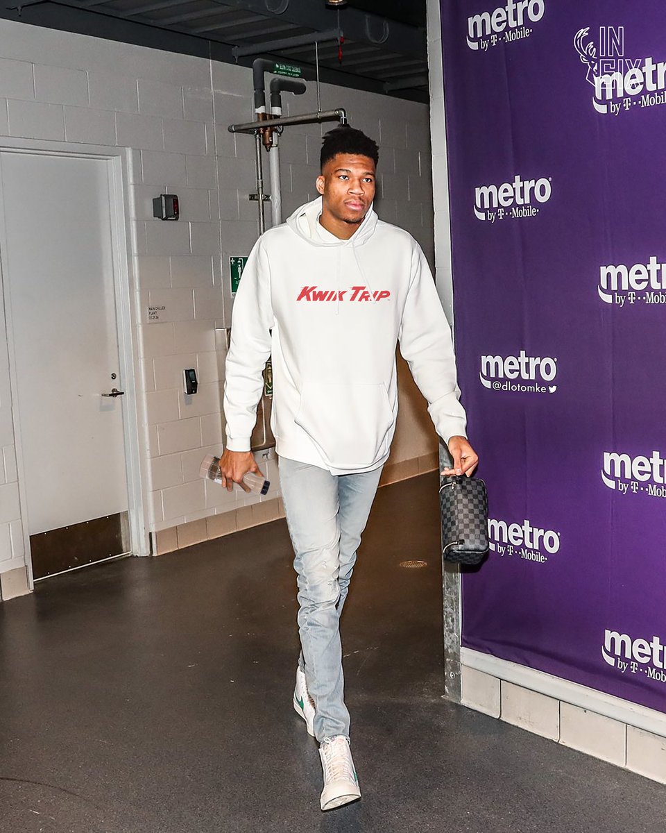 ryaninsix's tweet photo. giannis' pregame drip is unmatched @kwiktrip https://t.co/OvkwPF0Rbf