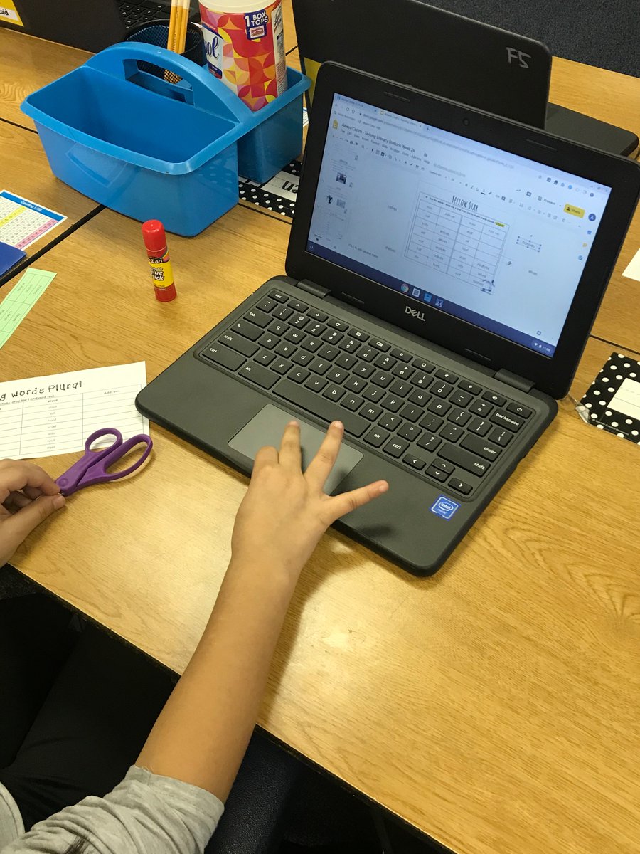 Colleen_twining's tweet photo. @LubbockDL Google slides!! #DLDAY #LubbockDLDay @LubbockDL https://t.co/j3SlUR4qvB