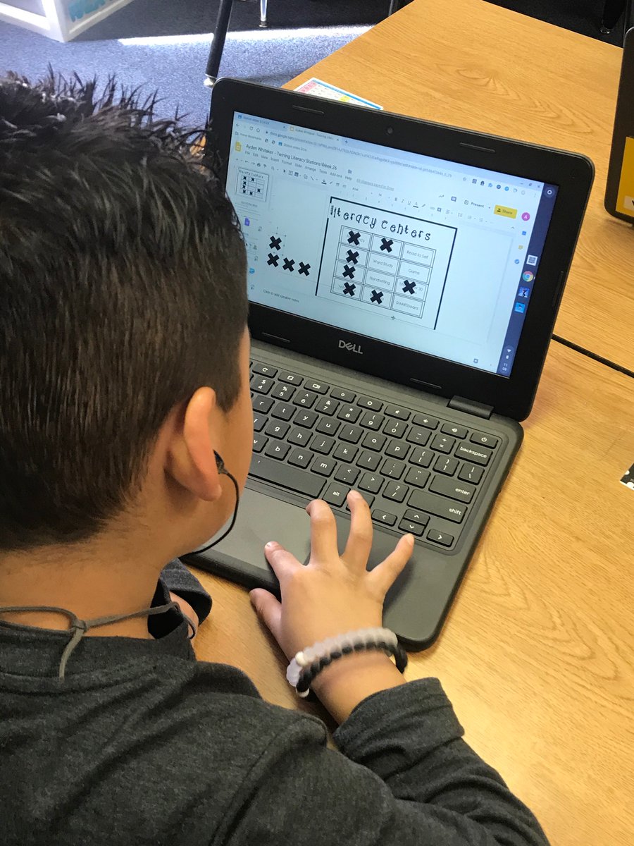 Colleen_twining's tweet photo. @LubbockDL Google slides!! #DLDAY #LubbockDLDay @LubbockDL https://t.co/j3SlUR4qvB