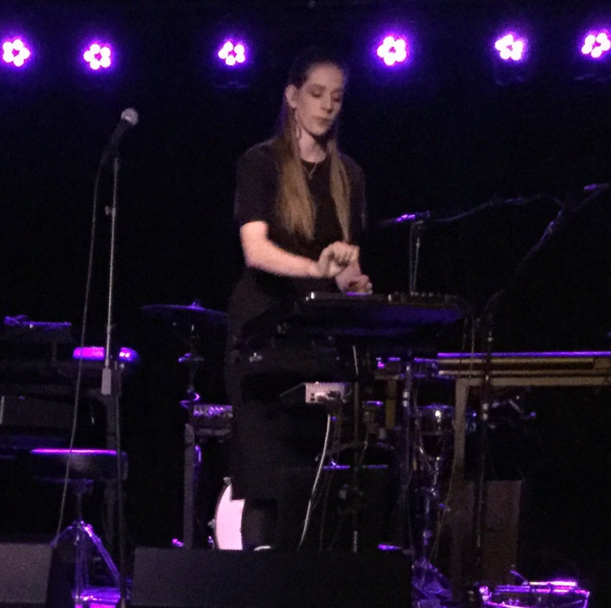 donbuckleyjr's tweet photo. Very cool solo set by Derover @deroverlaura from the Netherlands last night in St Paul,MN at @TurfClubMN.  Beautiful vocal. https://t.co/St3XpmVMIN